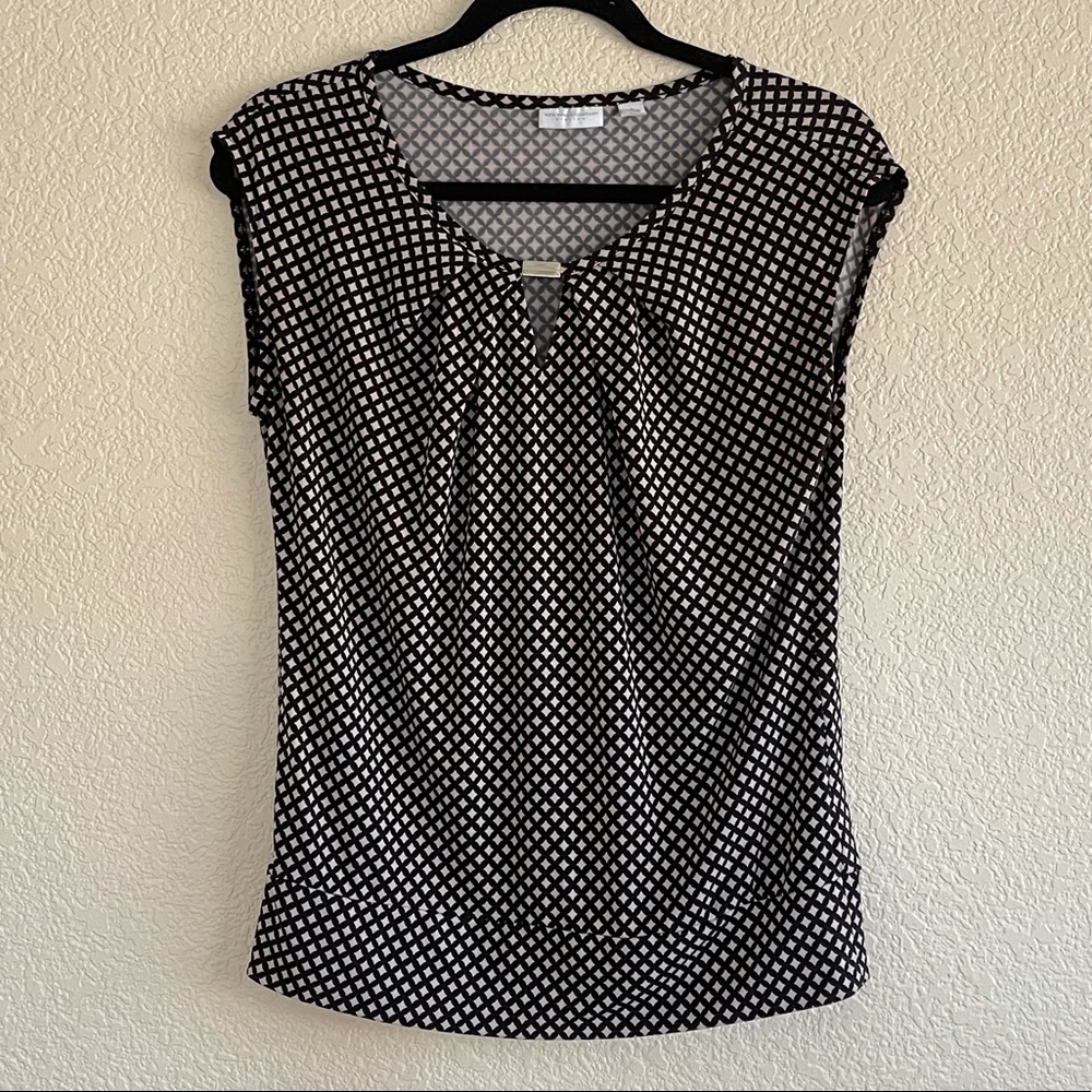 NY & Co Black Sleeveless Blouse with Pink Diamond Pattern